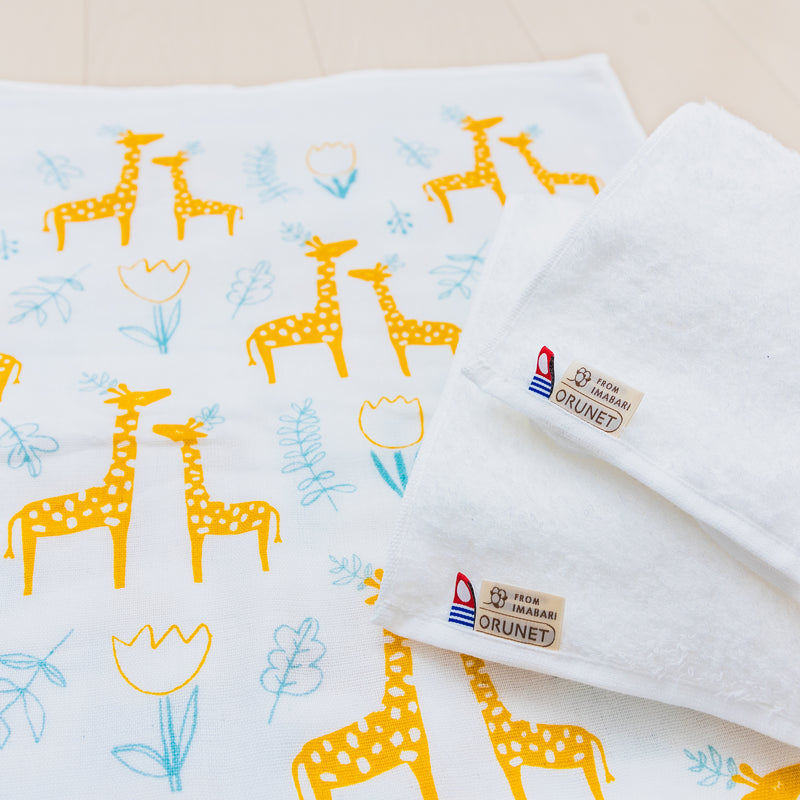 ●3-layer gauze baby blanket (giraffe)×1　,White baby face towel×2 　3 piece set　　