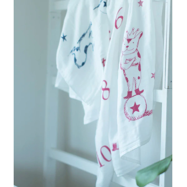 ●3-layer gauze baby blanket (age in months/number dog)×1　,White baby face towel×2 　3 piece set　　