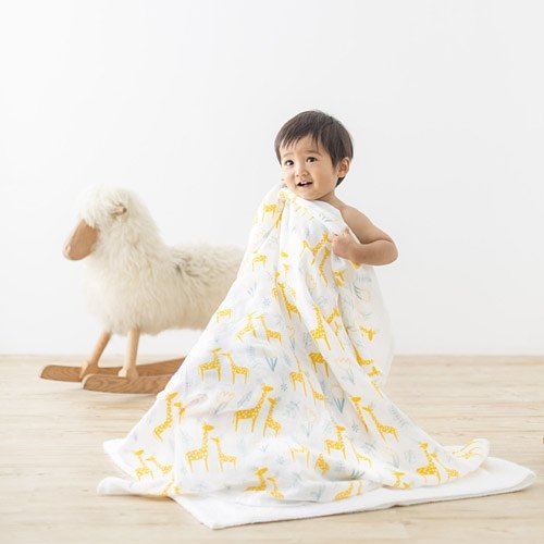 ●3-layer gauze baby blanket (giraffe)×1　,White baby face towel×2 　3 piece set　　